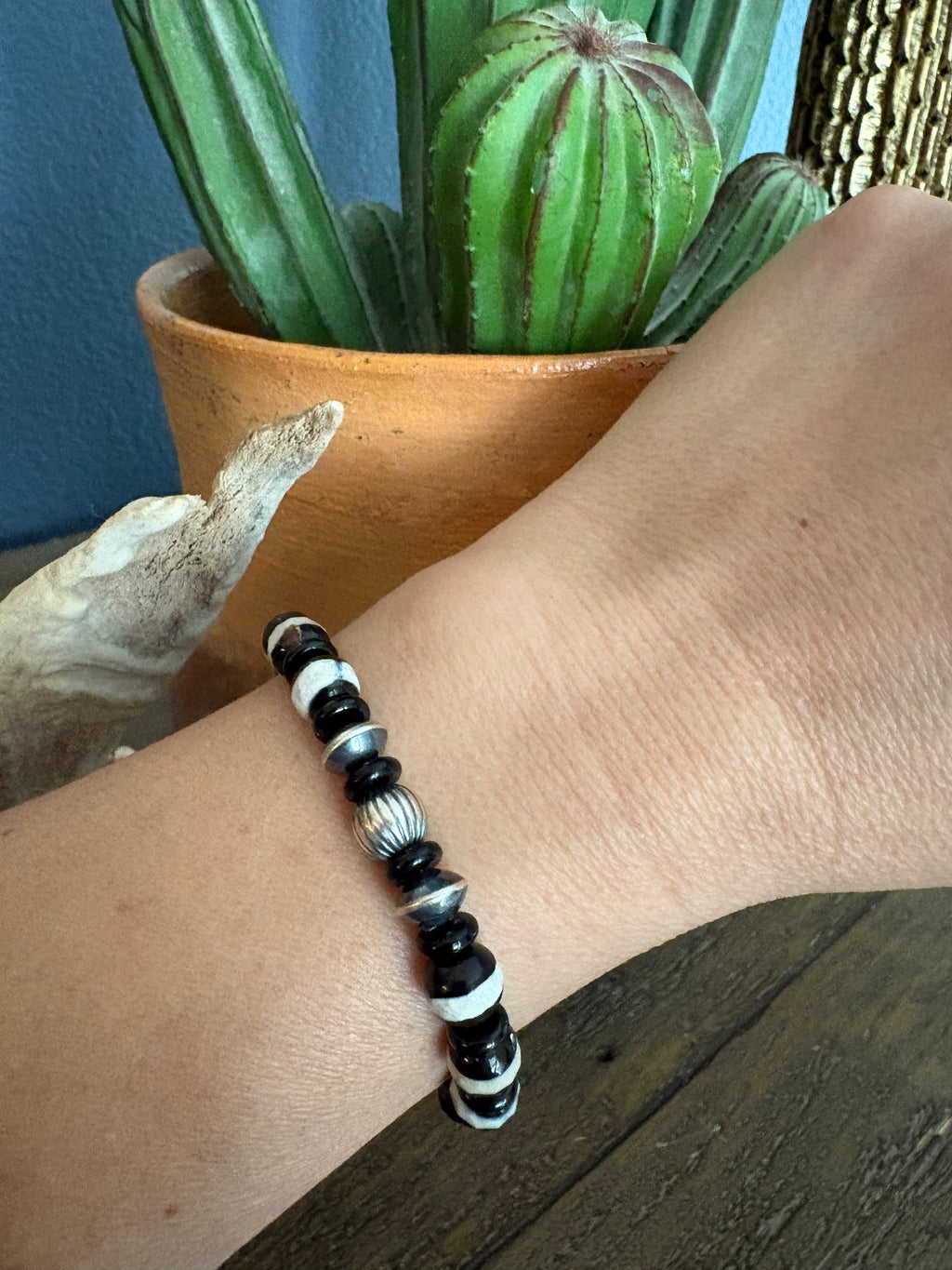Tibetan Agate, Black Onyx & Pearl Bracelet