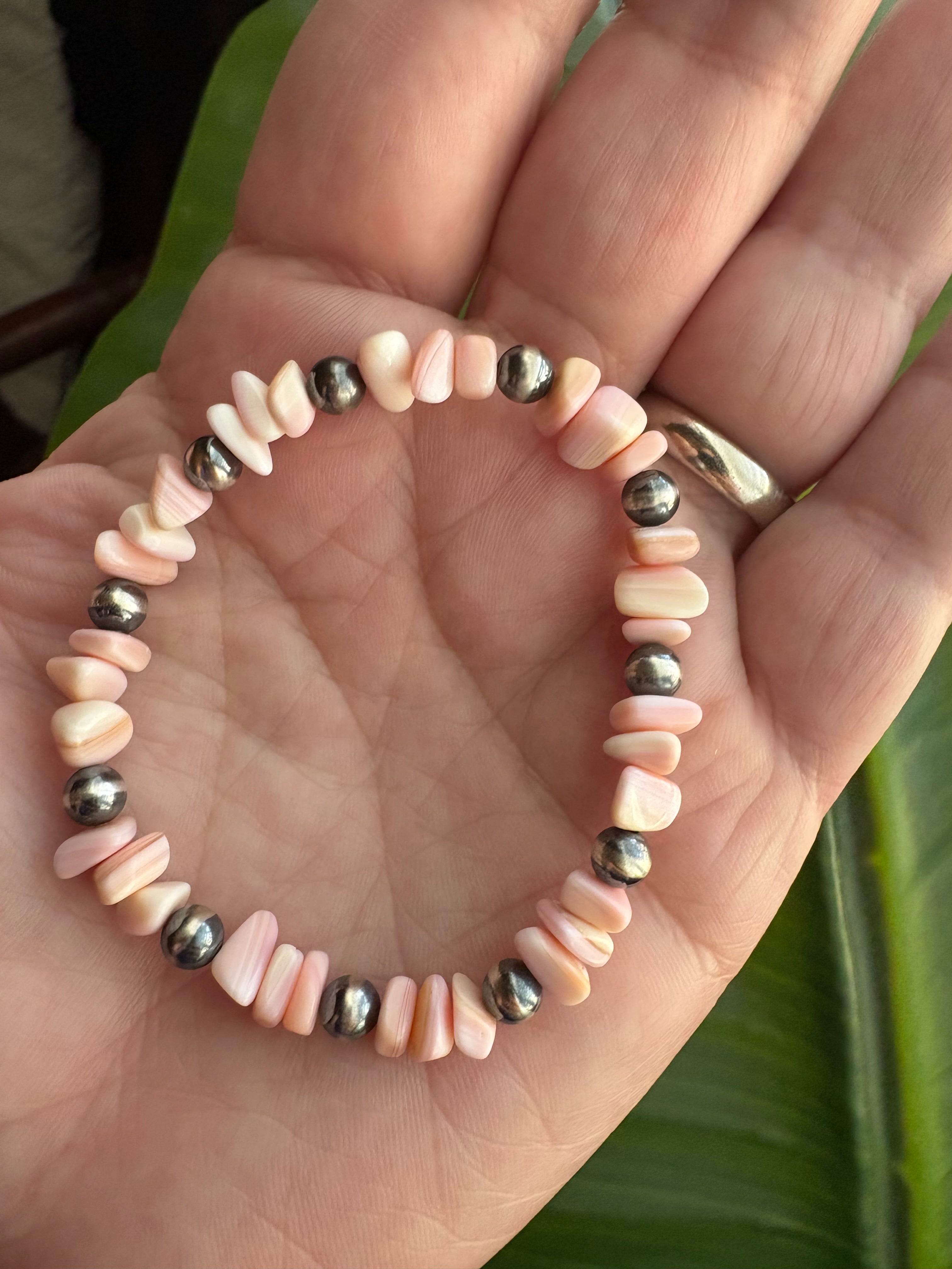 Pink Conch Chip & Pearl Bracelet